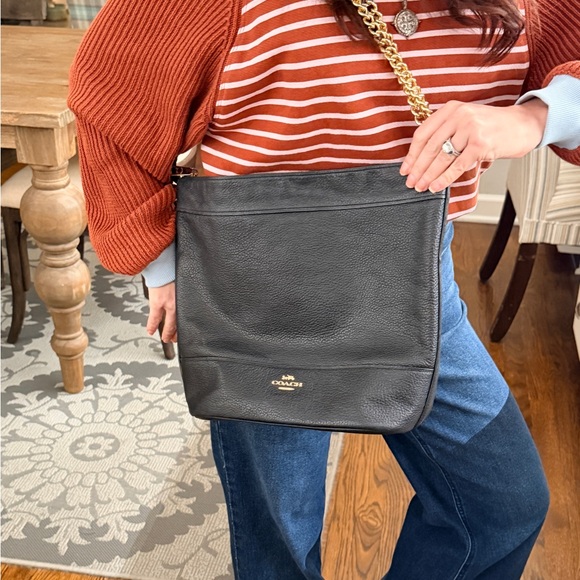 Coach Black Leather Shoulder Bag with Gold Chain - Picture 4 of 7